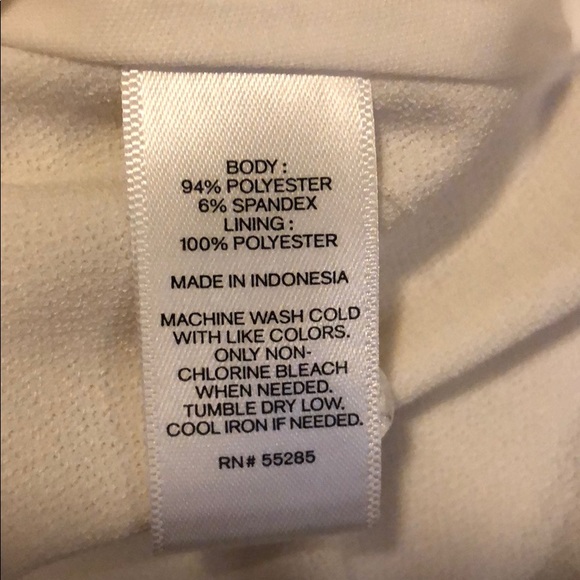 New with tags - White keyhole tank - Express - Picture 4 of 4